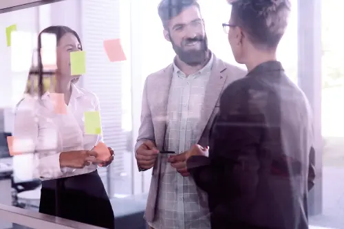 U-Experten_IoT Team Conversation Photo